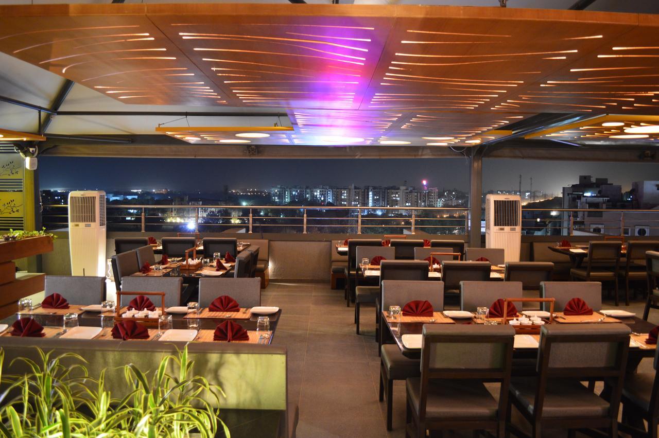 7 Wonders Hotel Gandhinagar Exterior foto
